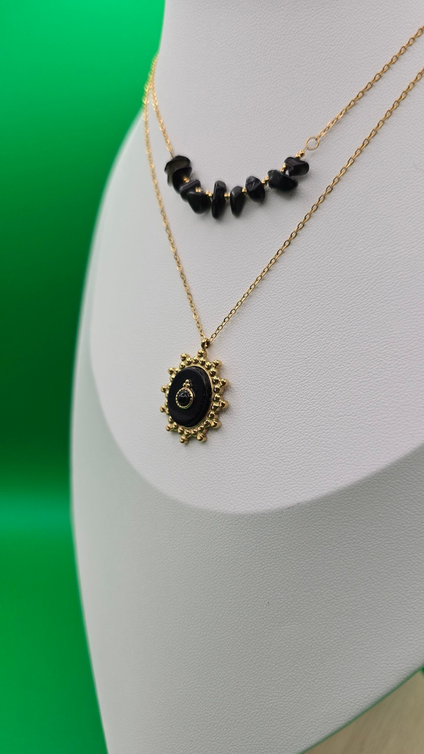 Colar Escudo Dourado - Image 2